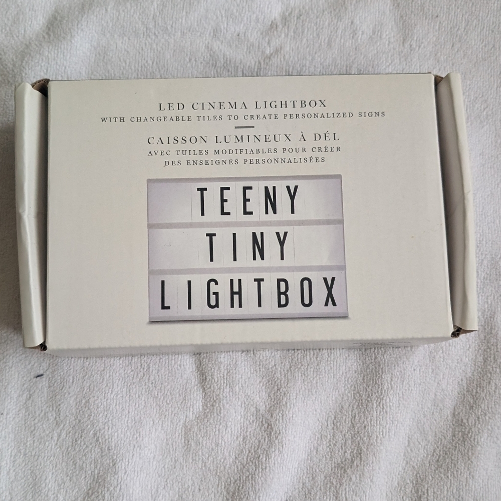 BNIB Teeny Tiny Light Box